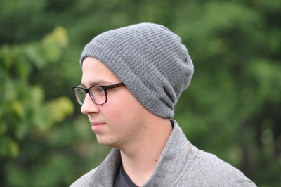 Pelēkā bini cepure