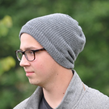 Pelēkā bini cepure