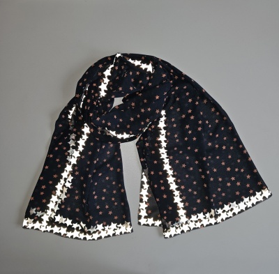 Zvaigžņu šalle ar atstarojošu divpusēju zvaigžņu maliņu