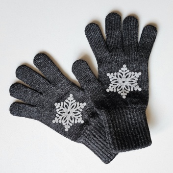 Tumši pelēki pirkstaiņi ar sniegpārsliņām