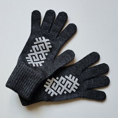 Tumši pelēki pirkstaiņi ar Zalkti