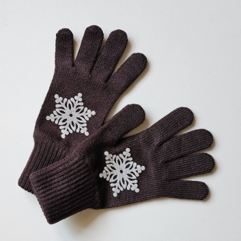 Brūni pirkstaiņi ar sniegpārsliņām