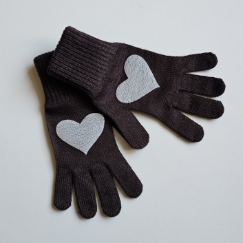 Brūni pirkstaiņi ar Sirdi