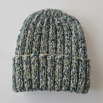 Zaļraiba cepure ar atloku